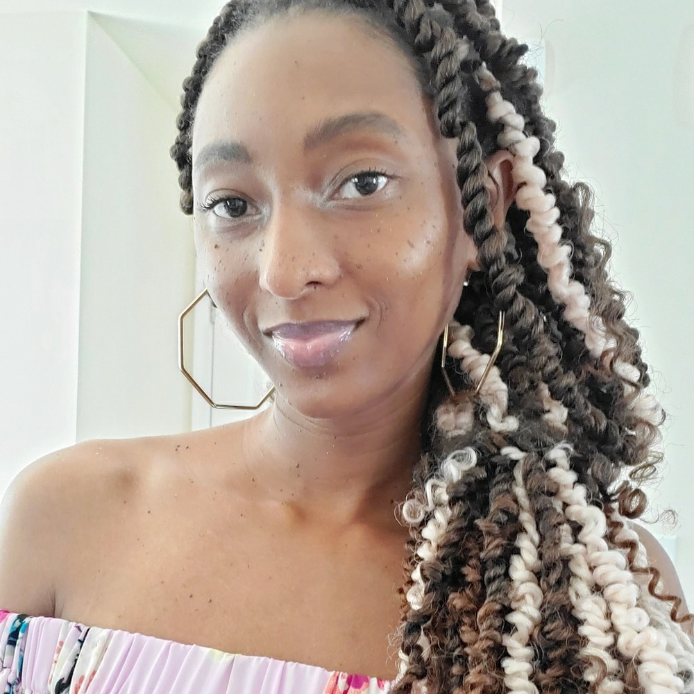 Meet your Posher, Vee